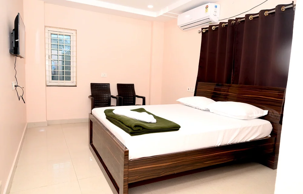 Why Your First Hour After Arrival Matters More Than Your Entire Trip Plan at Hotel Ram Way